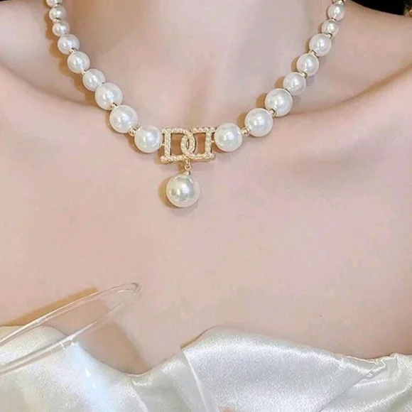 Elegant Pearl and Gold Jewelry Set